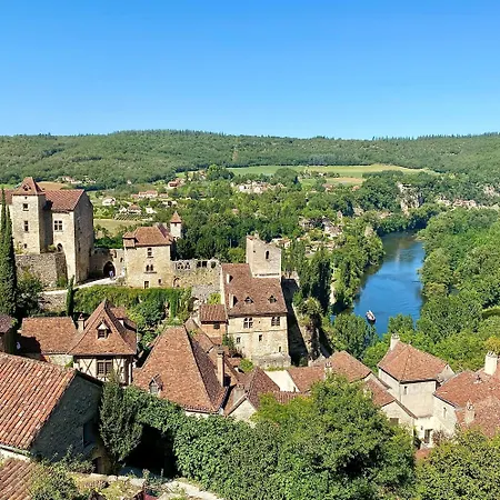 La Maison De Ganil Couette-café 3*