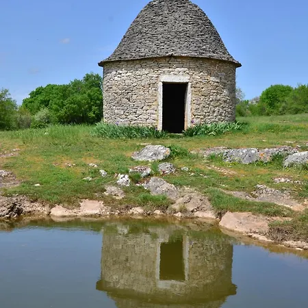 Couette-café La Maison De Ganil 3*